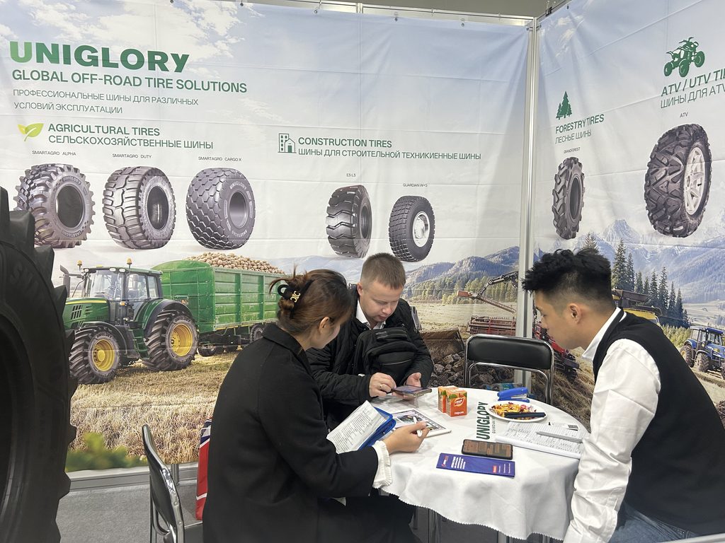 UNIGLORY team meeting customers at AGROSALON 2026 in Russia